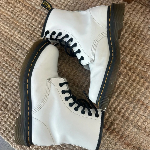 Doc Martens 1460 SMOOTH LEATHER LACE UP BOOTS - Picture 8 of 13